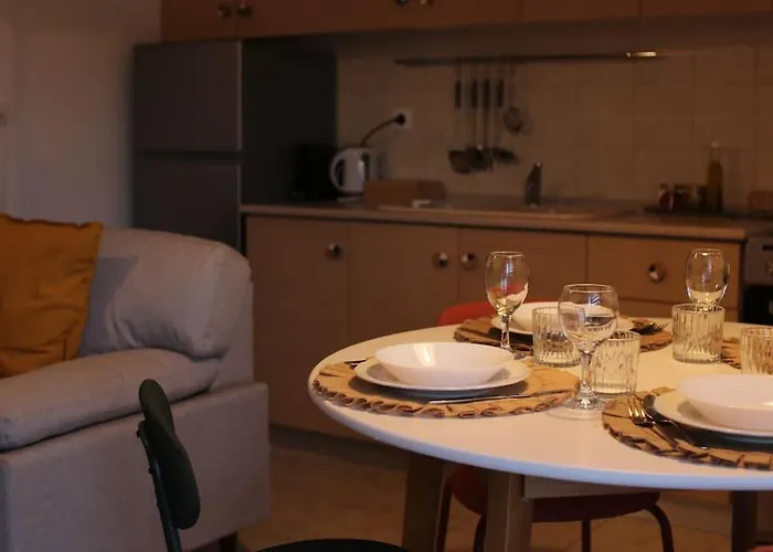 Rodon2 - Two Bedroom Apartamento Afytos